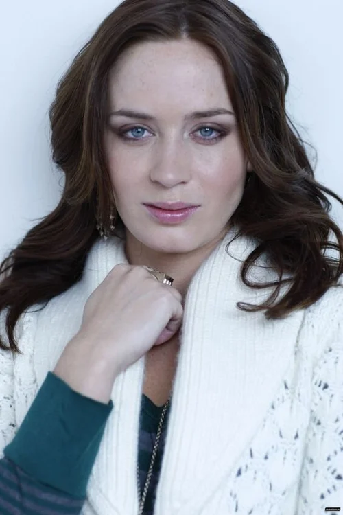 Emily Blunt — True Summer color analysis
